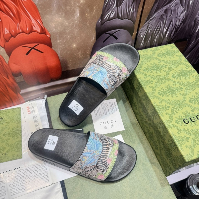 G*u*i slippers